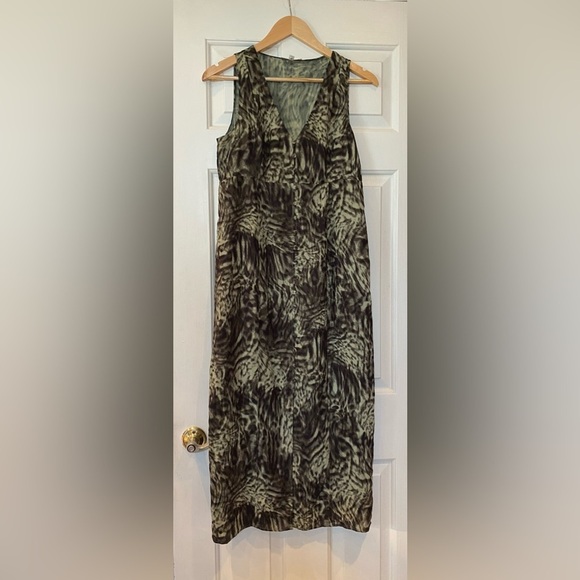 Good American Dresses & Skirts - GOOD American green tiger print button down midi dress